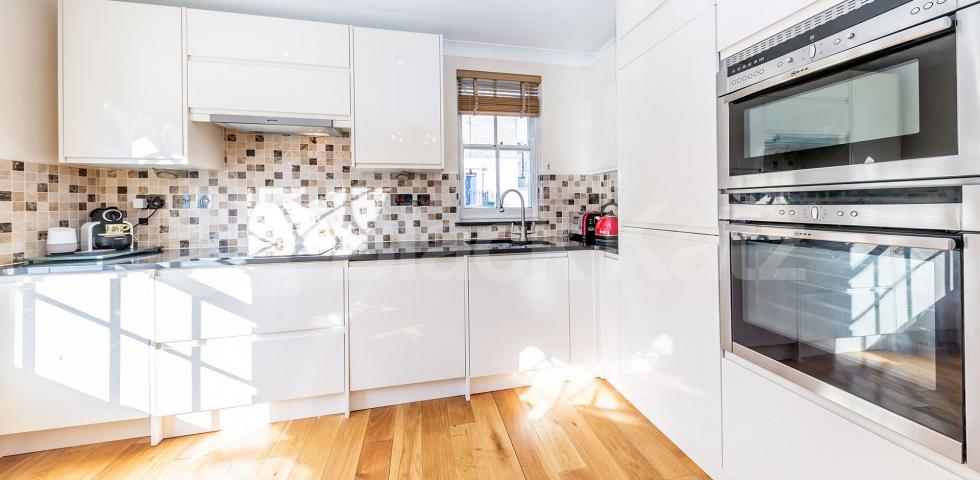 			MODERN 2 BED NEAR TUBE AND REGENTS PARK!, 2 Bedroom, 1 bath, 1 reception Flat			 Mornington Place , CAMDEN
